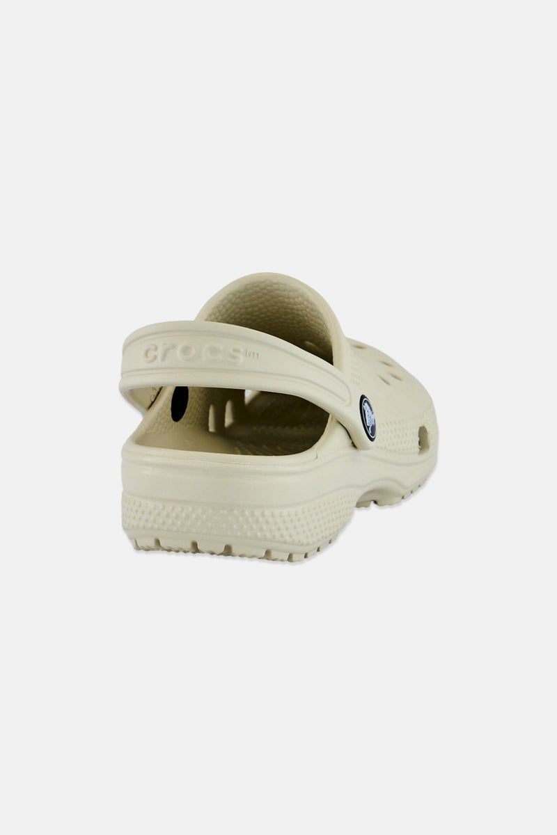 crocs صنادل كلاسيكية للأطفال الأولاد، بيج - Image 2